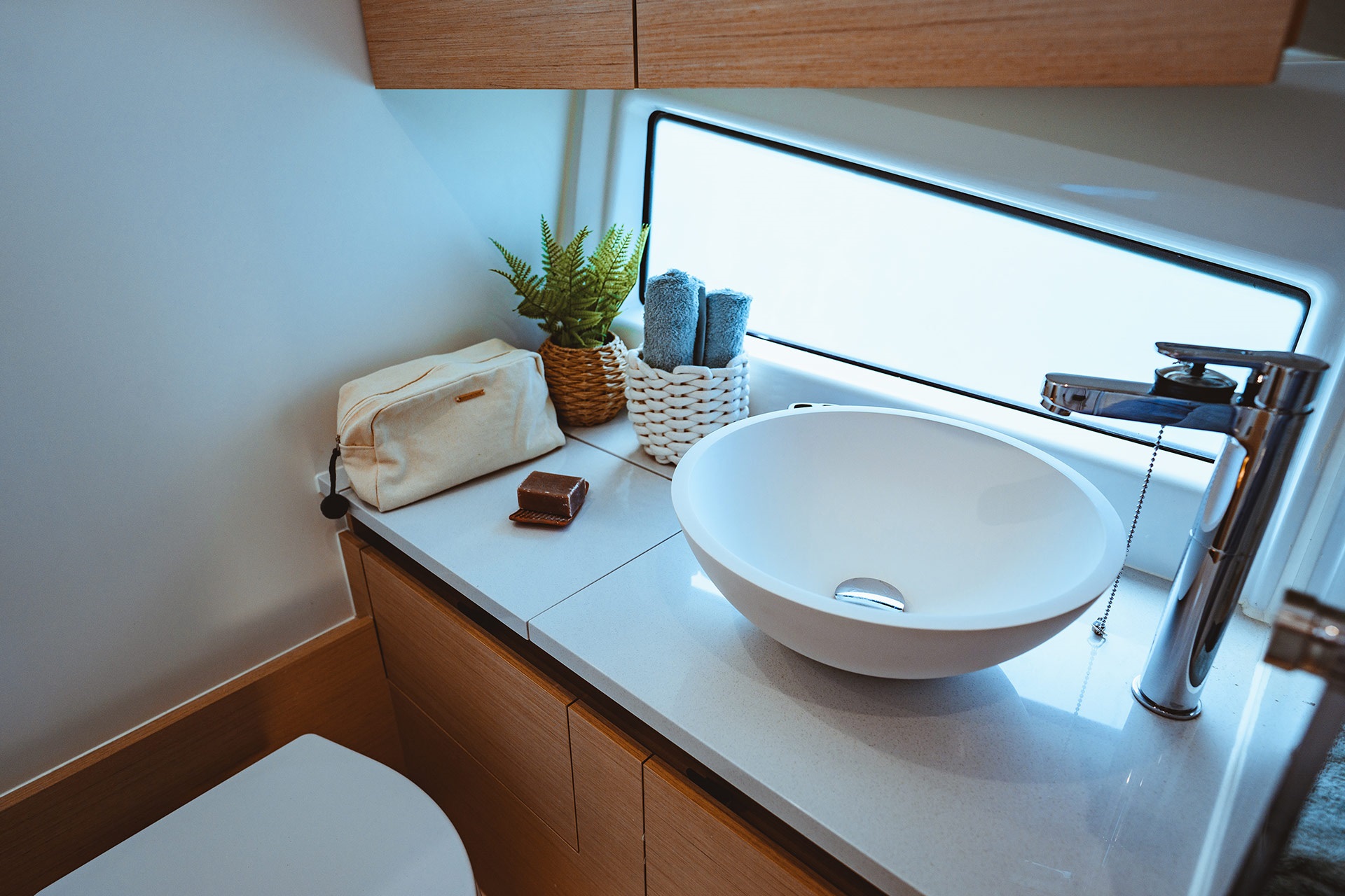 Galerie Übersicht: Delphia Yachts 10 Top Lounge - Bild 10