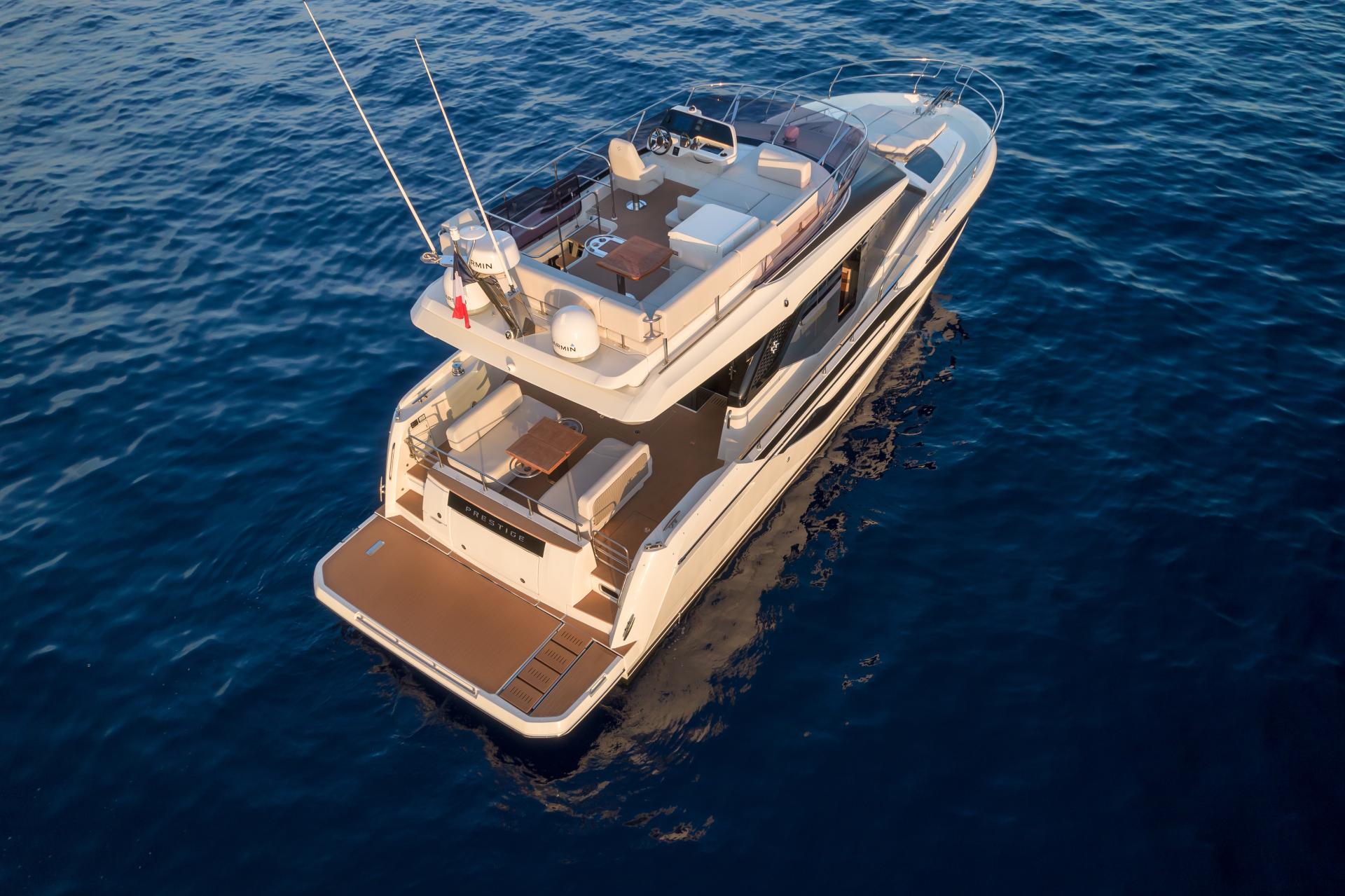 Galerie Übersicht: Prestige Yachts F4.9 - Bild 2