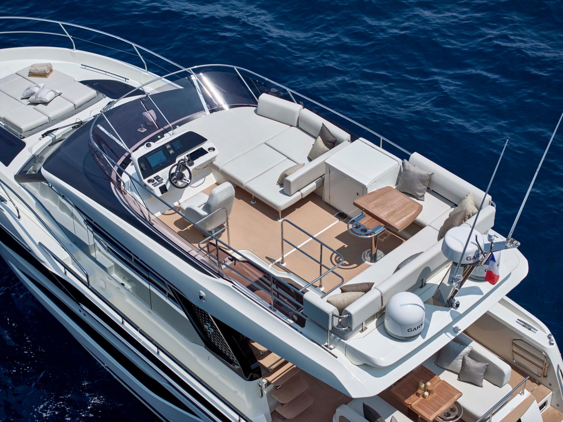 Galerie Übersicht: Prestige Yachts F4.9 - Bild 4