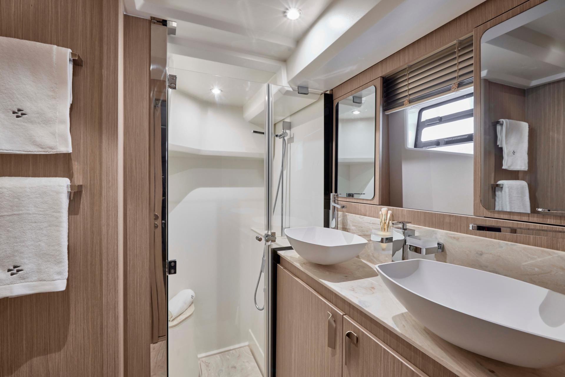 Galerie Übersicht: Prestige Yachts F4.9 - Bild 21