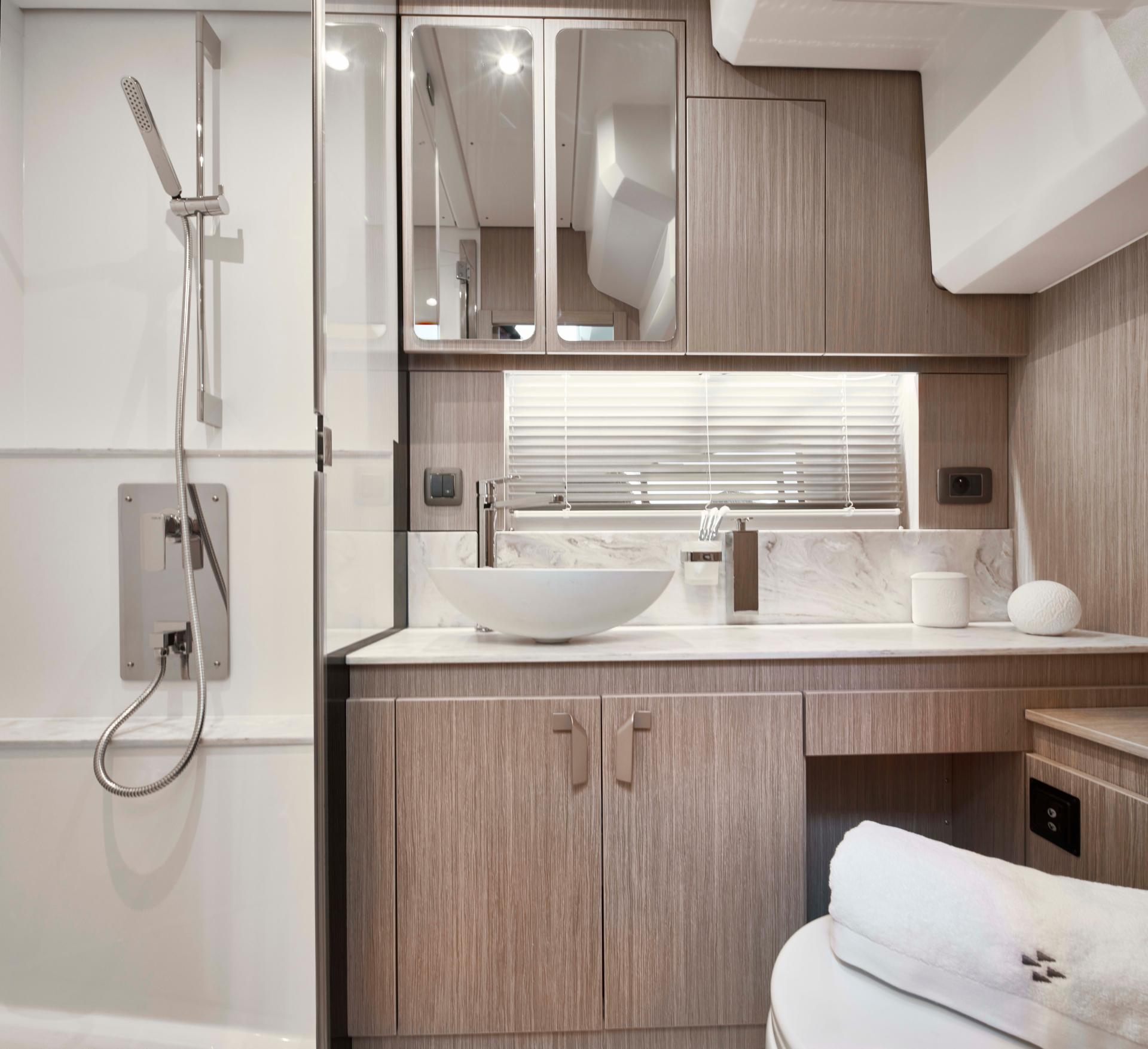 Galerie Übersicht: Prestige Yachts F4.9 - Bild 24