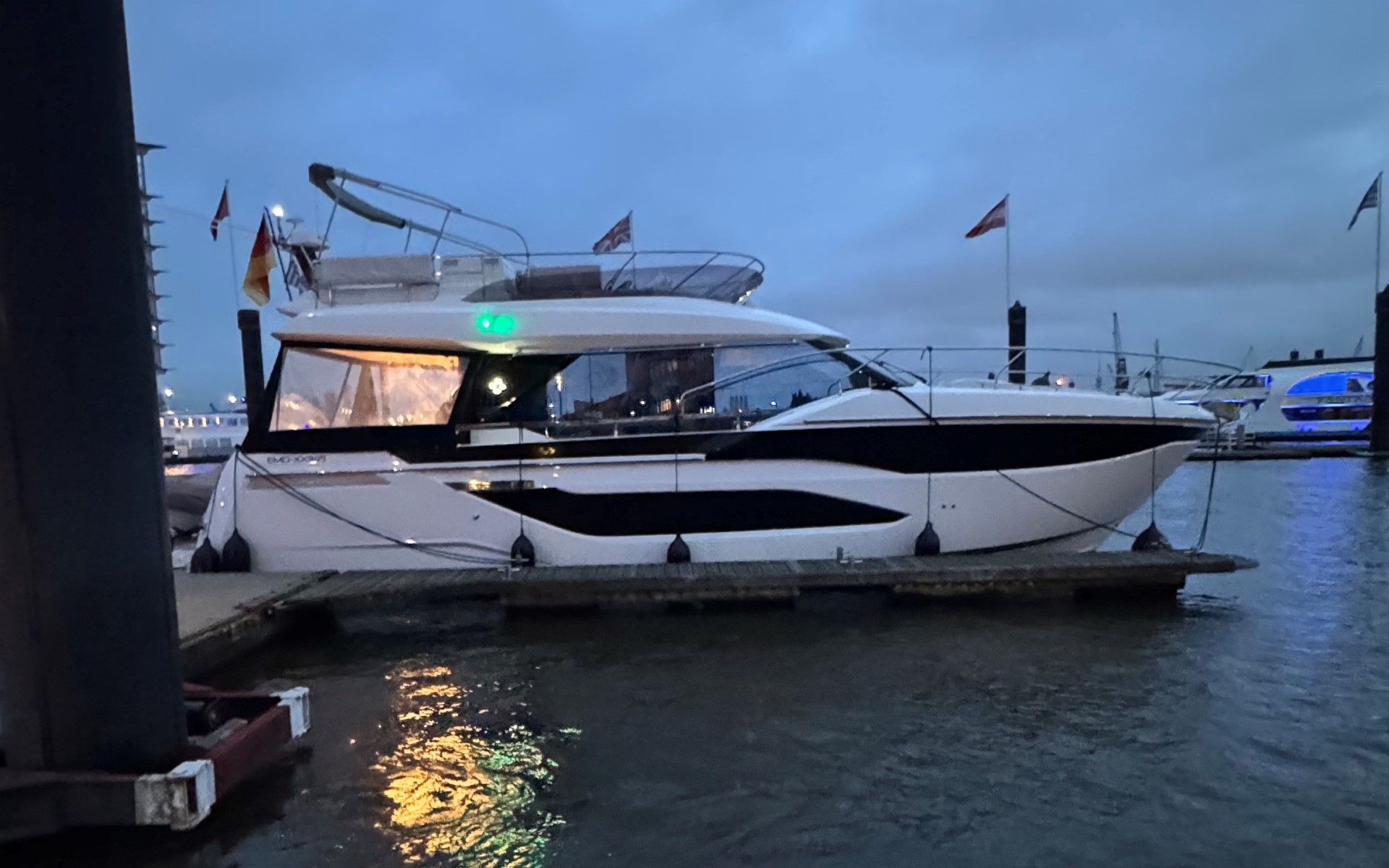 Prestige Yachts Prestige F 4.9