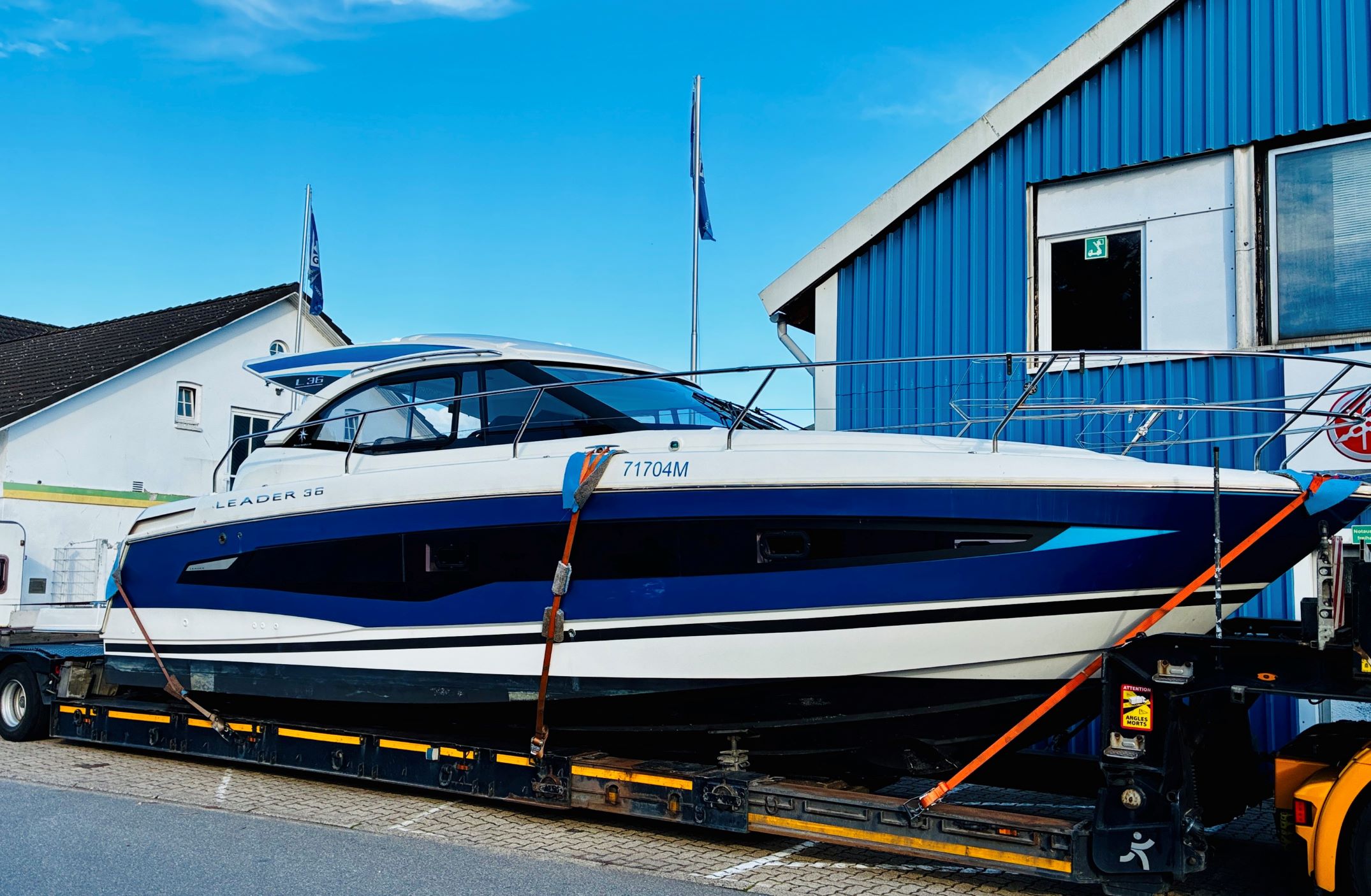 Galerie Übersicht: Jeanneau Leader 36 Sporttop - Bild 2