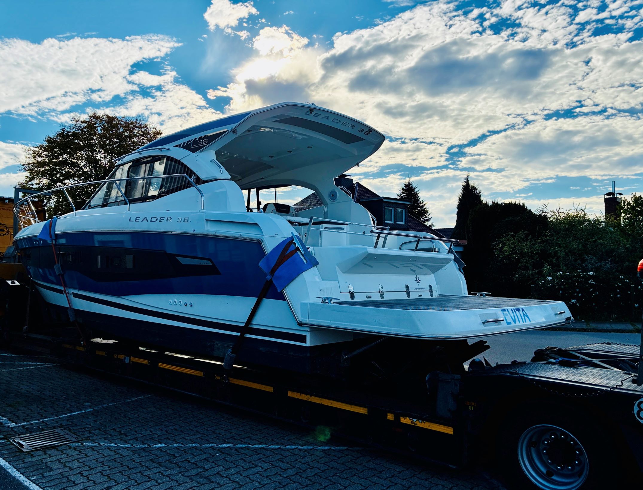 Galerie Übersicht: Jeanneau Leader 36 Sporttop - Bild 3