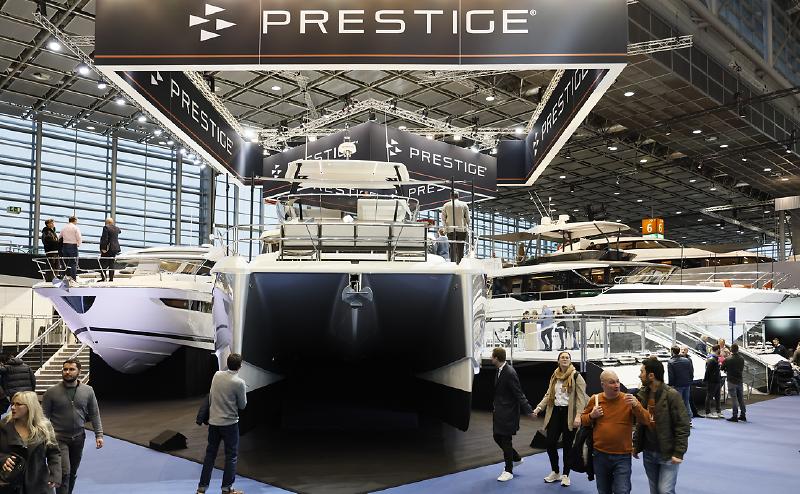 Das luxuriöse Highlight der boot präsentiert sich in der Halle 6. Hier treten die schnittigen Schönheiten der Luxuswerften zum Wettstreit an. – Die boot Düsseldorf ist seit 54 Jahren der Heimathafen und der Motor für den internationalen Wassersport. Sie bietet vom 21. bis 29. Januar 2023 Bootssport in allen Facetten und hat die Topmarken an Bord. Sowohl Segler als auch Motorbootfahrer finden hier vom Einstiegsbötchen und der Jolle bis zur Luxusyacht ein umfassendes Angebot. Auch Tauchen, Surfen, Paddeln oder Angeln stehen auf der boot im Fokus. Mit den innovativen und technisch ausgefeilten Produkten der Aussteller ist die boot die internationale Innovationsplattform ihrer Branche und jedes Jahr im Januar das Startsignal in die neue Wassersportsaison. Das umfassende touristische Angebot zum Urlaub und Sport auf, am und im Wasser der „Destination Seaside“ lockt alle Menschen, die ihre Freizeit am Meer, an Flüssen und Seen verbringen wollen. Attraktive Bühnenprogramme mit interessanten Interviewpartnern aus der Branche, neueste Trendsportangebote und ein hochkarätiger Mix aus Workshops und Meetings sowohl für den Freizeitsportler als auch für Experten machen die Messe weltweit einzigartig. Damit ist die boot Düsseldorf sowohl für die wassersportbegeisterte Familie als auch für internationale Fachleute 2023 wieder die erste Adresse.
