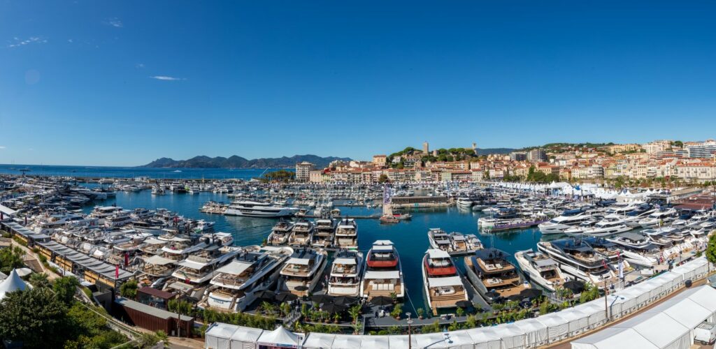 Cannes Yachting Festival hafen bild 04 LE VIEUX PORT