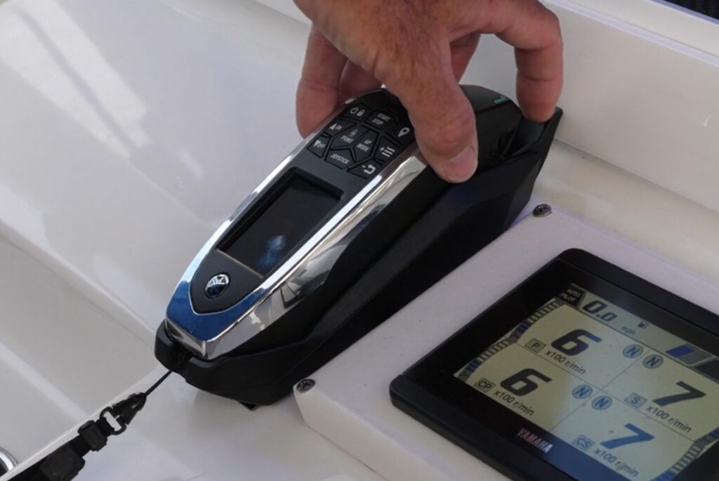 Helm Master EX Wireless Control System bild 002