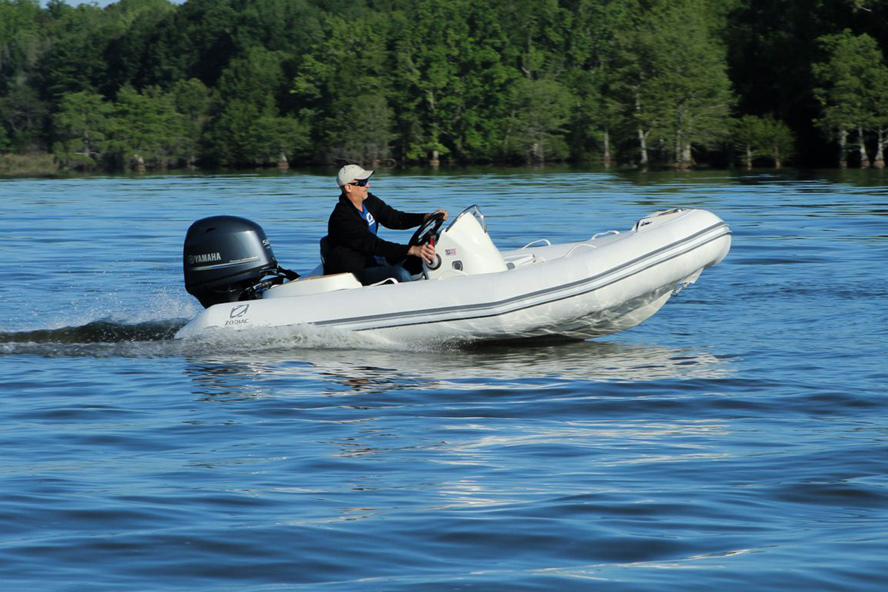 Zodiac Yachtline 400 Hero