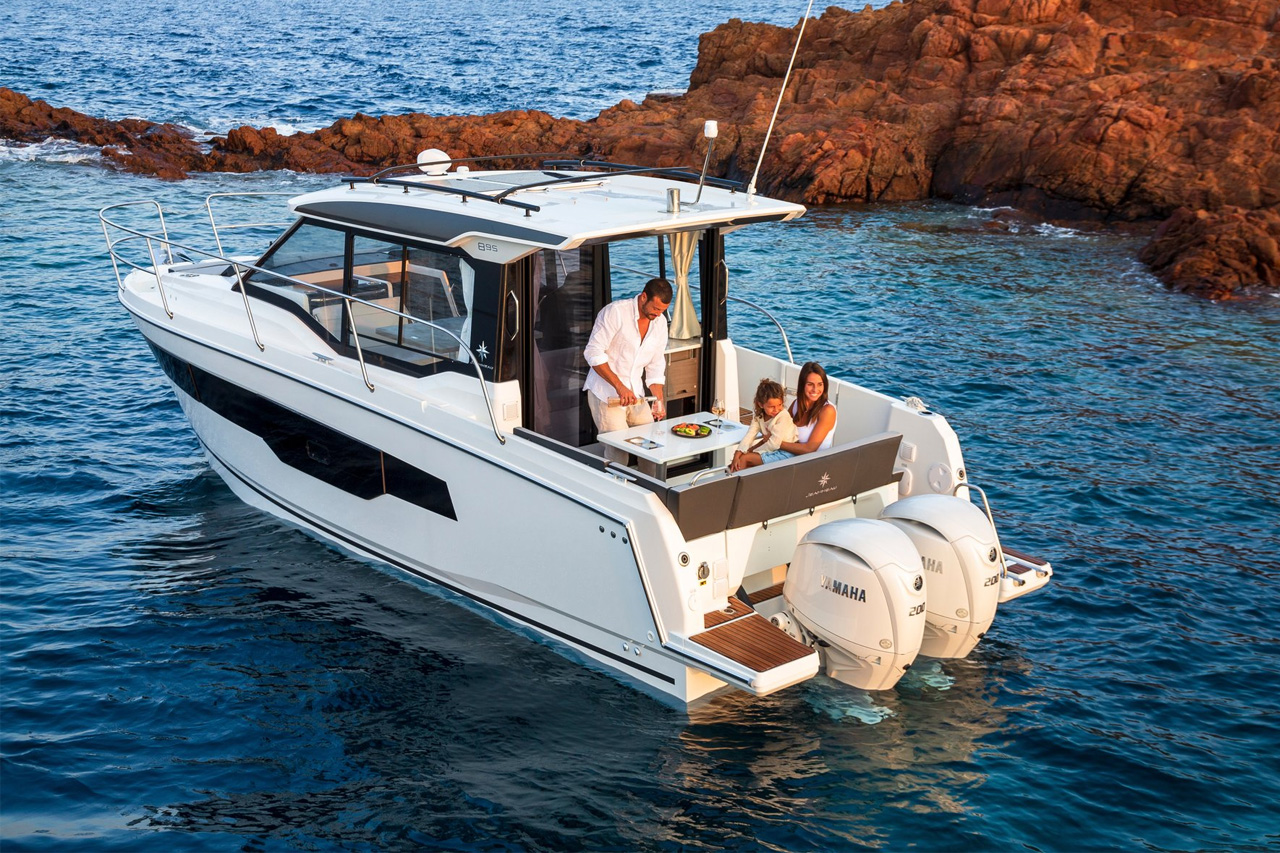 JEANNEAU MOTORBOOTE MERRY FISHER IMAGE EXTERIOR LIFESTYLE BILD 002