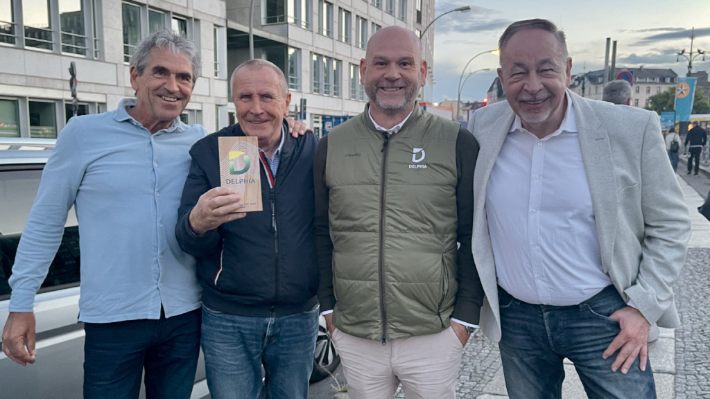 Gründl Bootsimport als bester internationaler Delphia-Händler ausgezeichnet