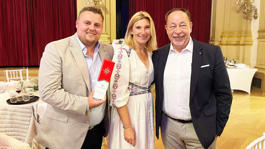 Gründl Bootsimport als Jeanneau Dealer of the Year 2026 ausgezeichnet